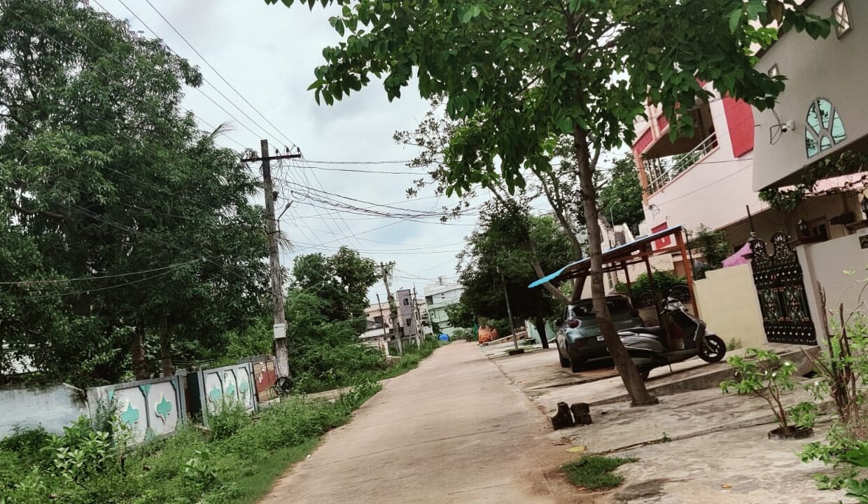 Site For Sale in Eluru Sathrampadu telecom Nagar