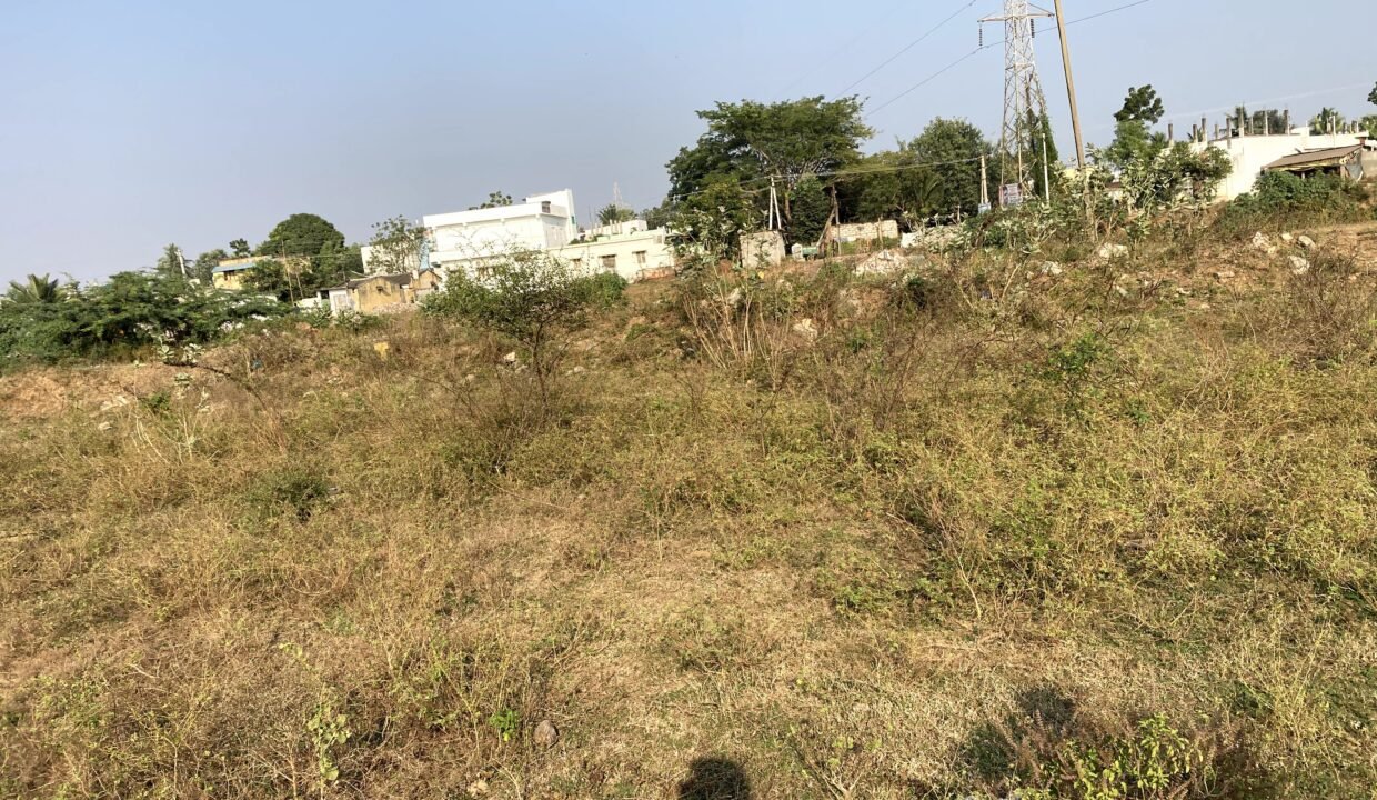 Site For sale in Eluru (Booraigudem Road ) 200 Sq Yards